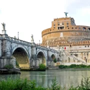 Italy-0066_-_Ponte_Sant’Angelo_&_Castel_Sant’Angelo_(5121097817) Старинный мост Святого Ангела в Риме